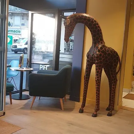 Hotel Panam Gambetta- Place Gambetta-mairie Du 20 Emme Paris