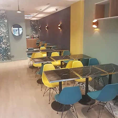 Hotel Panam Gambetta- Place Gambetta-mairie Du 20 Emme Paris