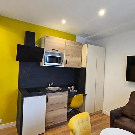 Hotel Panam Gambetta- Place Gambetta-mairie Du 20 Emme Paris
