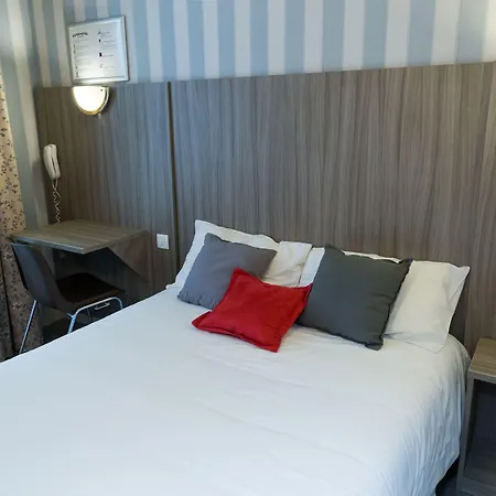 Gambetta- Panamhotel-pere Lachaise מלון