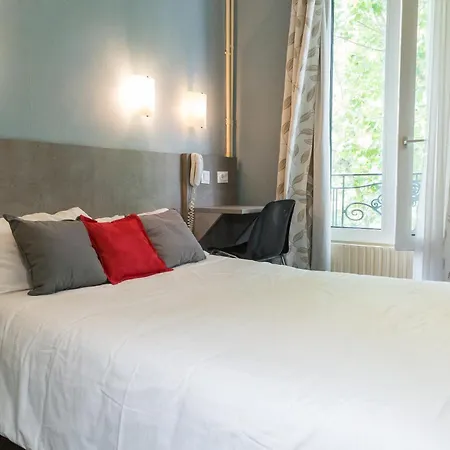 Gambetta- Panamhotel-pere Lachaise מלון