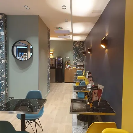 מלון Gambetta- Panamhotel-pere Lachaise 3*