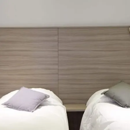 Gambetta- Panamhotel-pere Lachaise מלון 3*