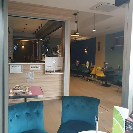 Hotel Gambetta- Panamhotel-pere Lachaise Paris