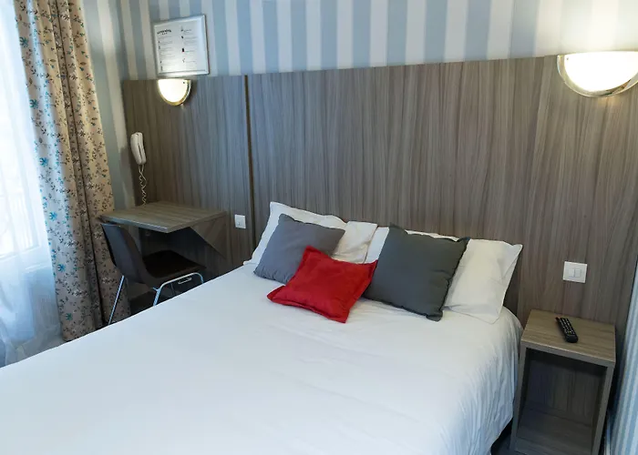 Panam-pere Lachaise-place Gambetta-hopital Tenon-republique ホテル