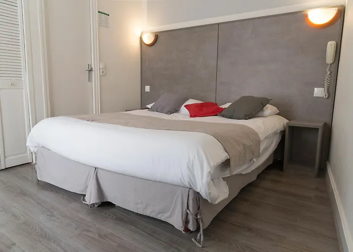 Panam-pere Lachaise-place Gambetta-hopital Tenon-republique ホテル