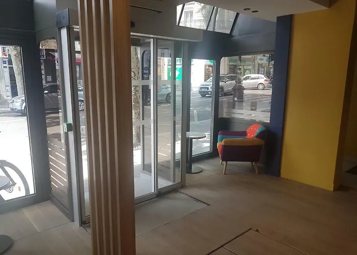 Panam-pere Lachaise-place Gambetta-hopital Tenon-republique 3* パリ