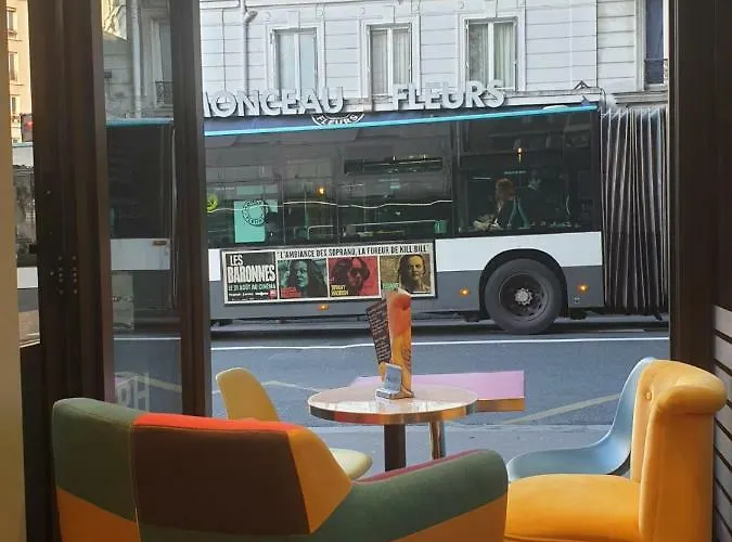 Panam-pere Lachaise-place Gambetta-hopital Tenon-republique 3* パリ